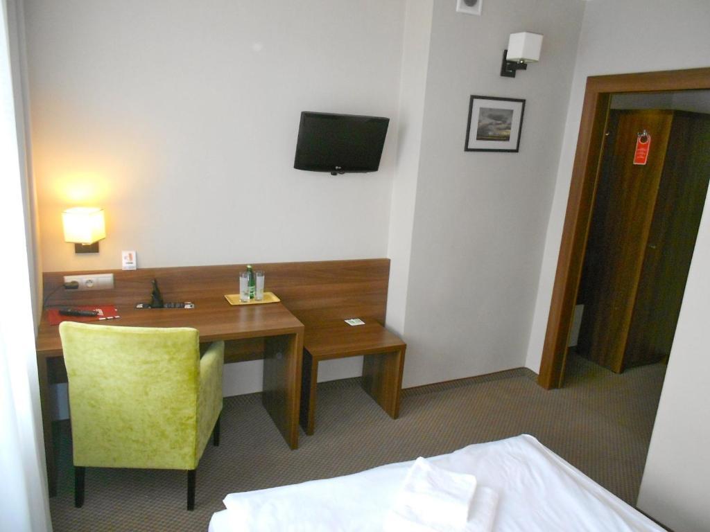 Hotel Srodmiejski Zielona Gora  Room photo