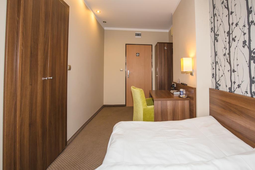 Hotel Srodmiejski Zielona Gora  Exterior photo