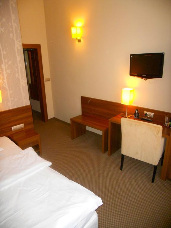 Hotel Srodmiejski Zielona Gora  Room photo